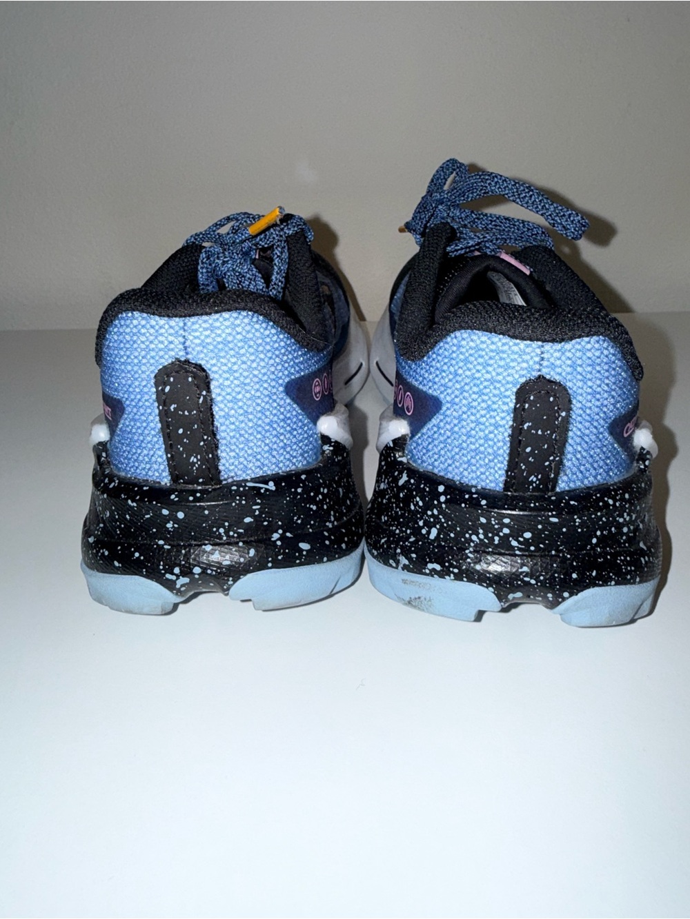 Brooks Blue Running Sneakers with Black & Pink Details - Picture 4 of 6
